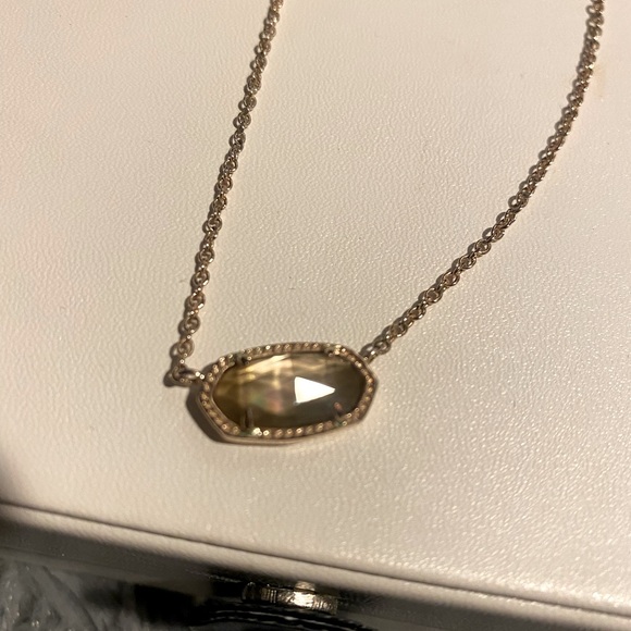 Kendra Scott Black Abalone Elisa Necklace in Gold - Picture 3 of 7